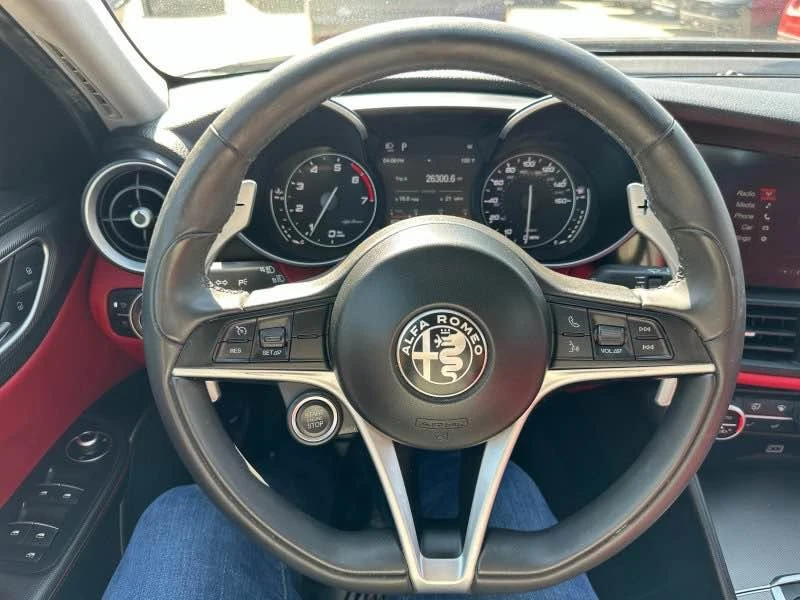 2019 Alfa Romeo Giulia - Image 11 of 18
