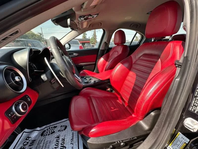 2019 Alfa Romeo Giulia - Image 14 of 18