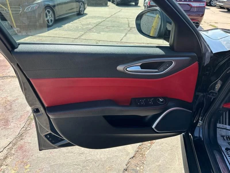 2019 Alfa Romeo Giulia - Image 16 of 18