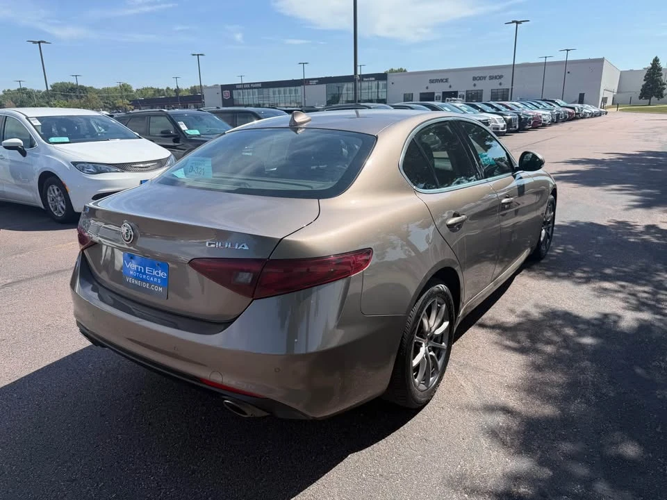 2019 Alfa Romeo Giulia - Image 5 of 14