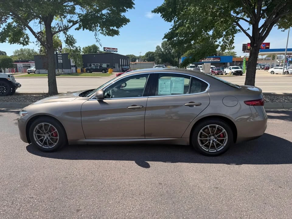 2019 Alfa Romeo Giulia - Image 7 of 14