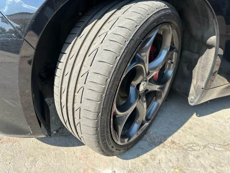 2019 Alfa Romeo Giulia - Image 18 of 18