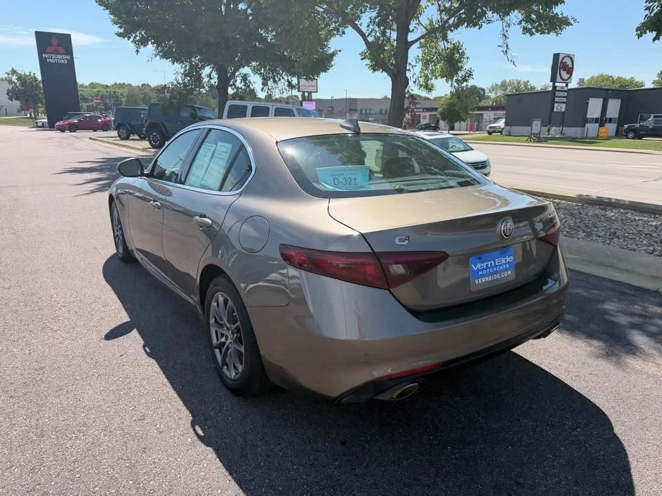 2019 Alfa Romeo Giulia - Image 6 of 14