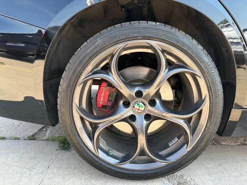 2019 Alfa Romeo Giulia - Image 17 of 18