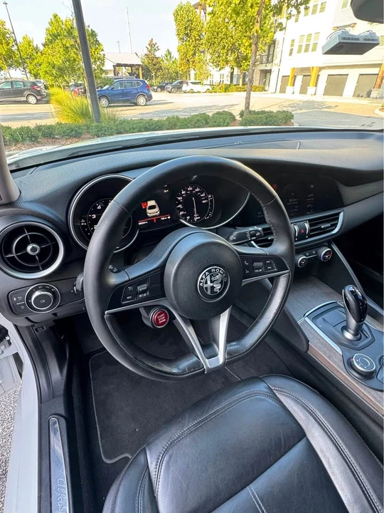 2019 Alfa Romeo Giulia - Image 9 of 9