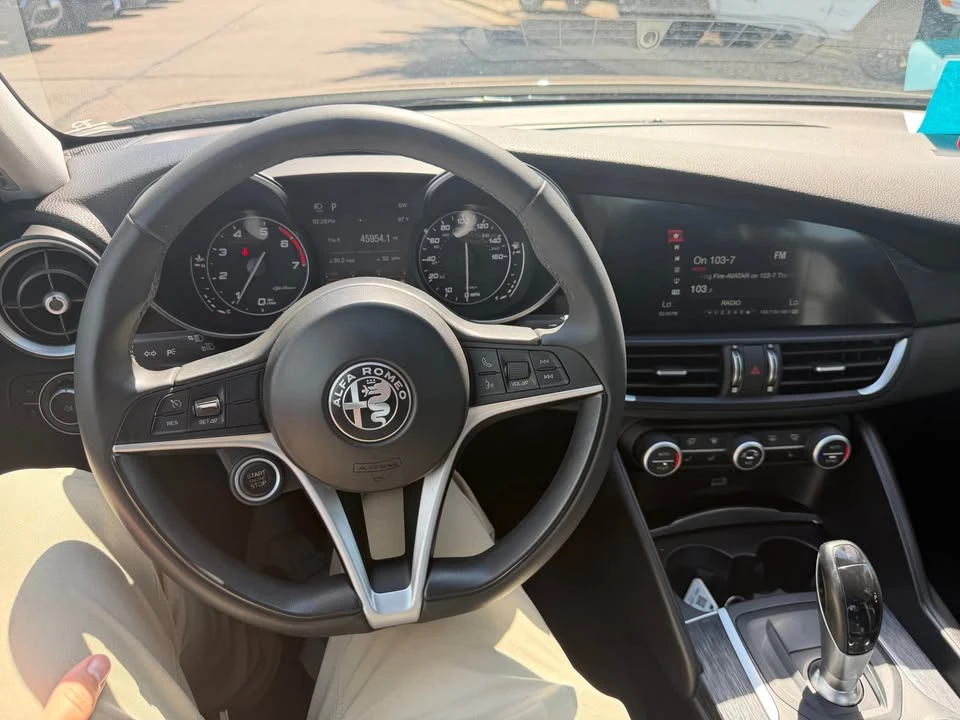 2019 Alfa Romeo Giulia - Image 13 of 14
