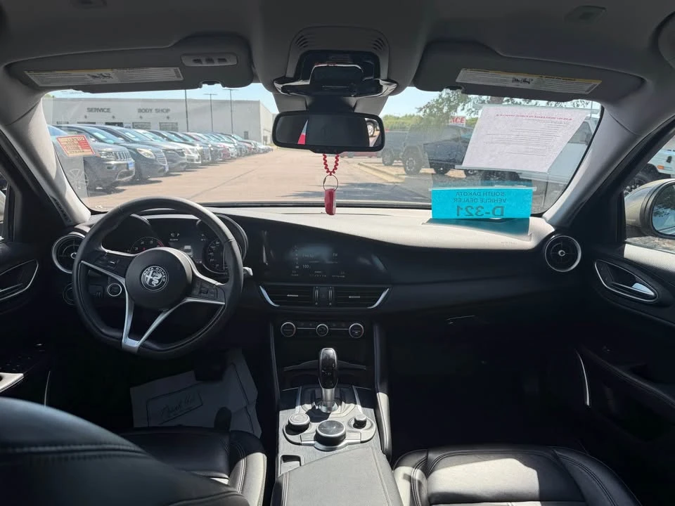 2019 Alfa Romeo Giulia - Image 9 of 14