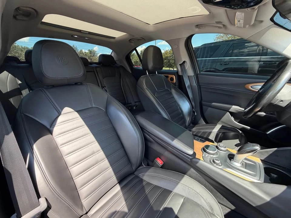 2019 Alfa Romeo Giulia - Image 11 of 18