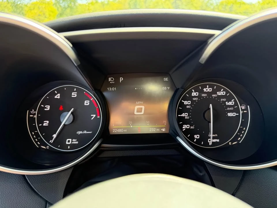 2019 Alfa Romeo Giulia - Image 14 of 18