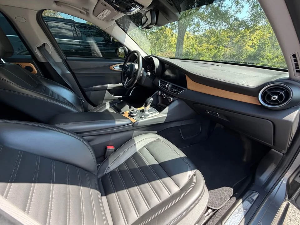 2019 Alfa Romeo Giulia - Image 10 of 18