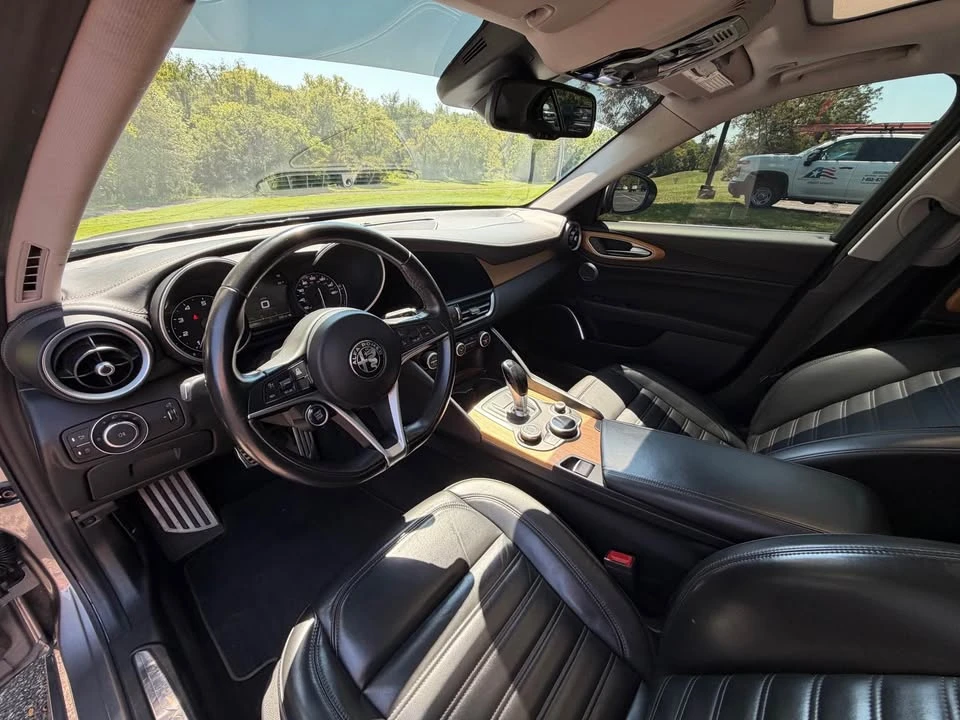 2019 Alfa Romeo Giulia - Image 7 of 18