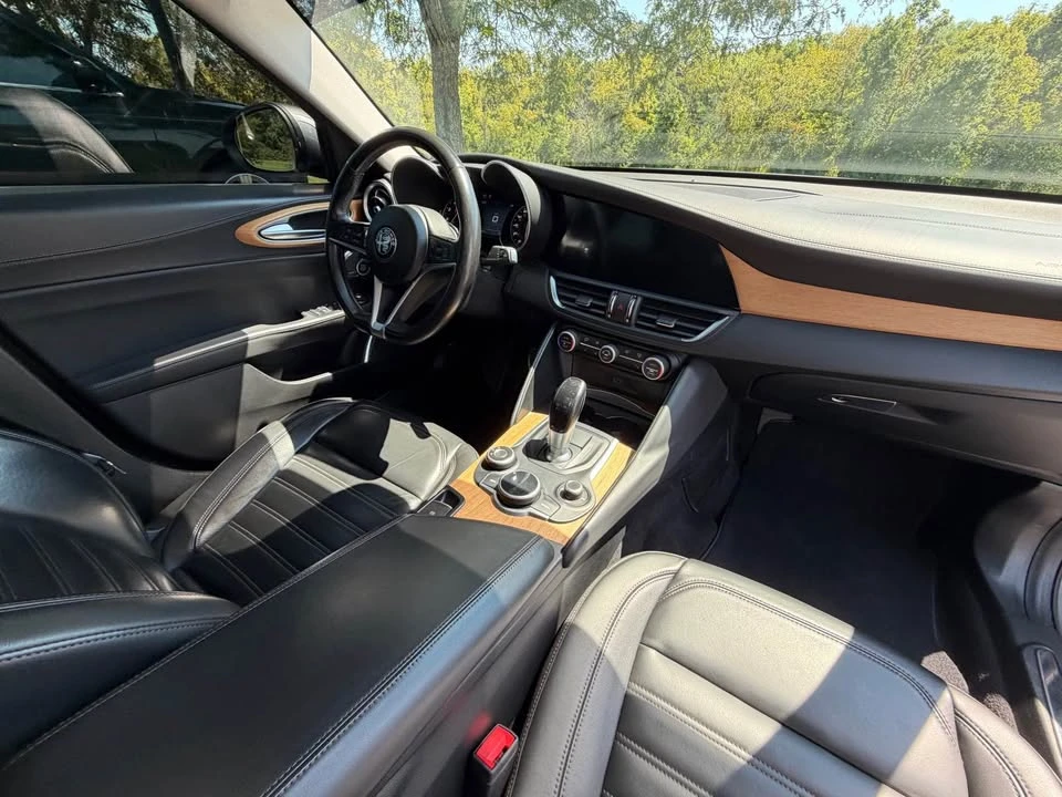 2019 Alfa Romeo Giulia - Image 12 of 18