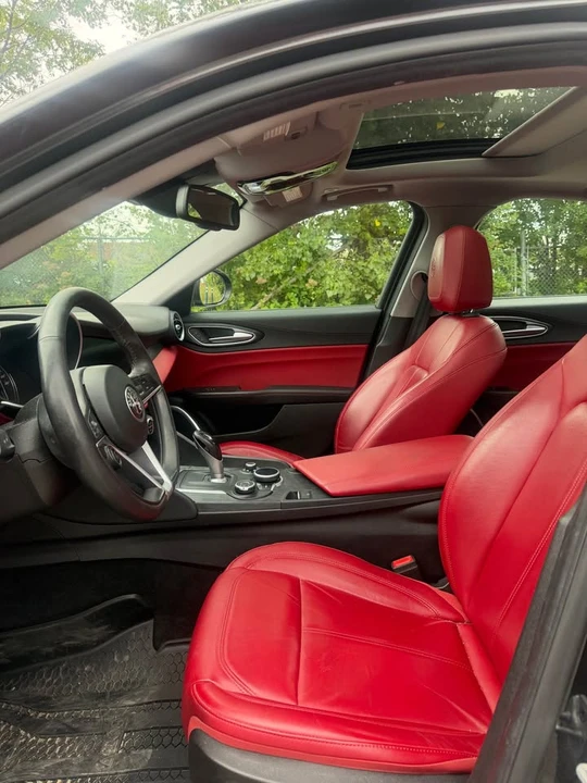 2019 Alfa Romeo Giulia - Image 12 of 20