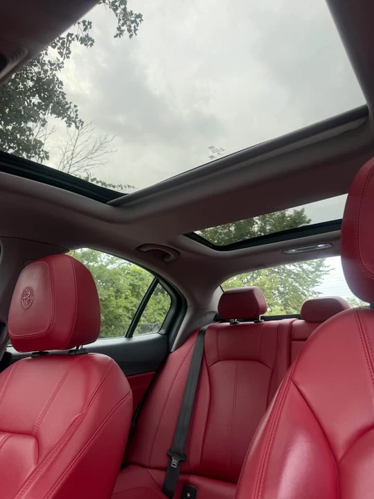 2019 Alfa Romeo Giulia - Image 18 of 20