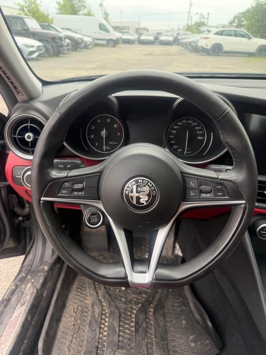 2019 Alfa Romeo Giulia - Image 13 of 20