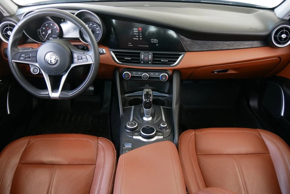 2019 Alfa Romeo Giulia - Image 12 of 16