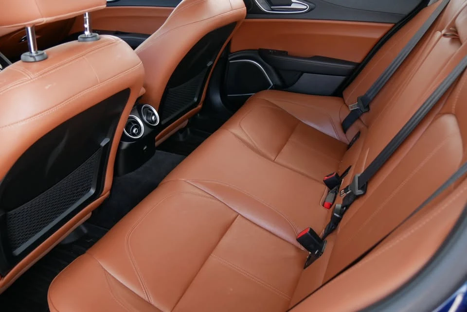 2019 Alfa Romeo Giulia - Image 10 of 16