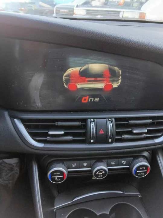 2019 Alfa Romeo Giulia - Image 7 of 20