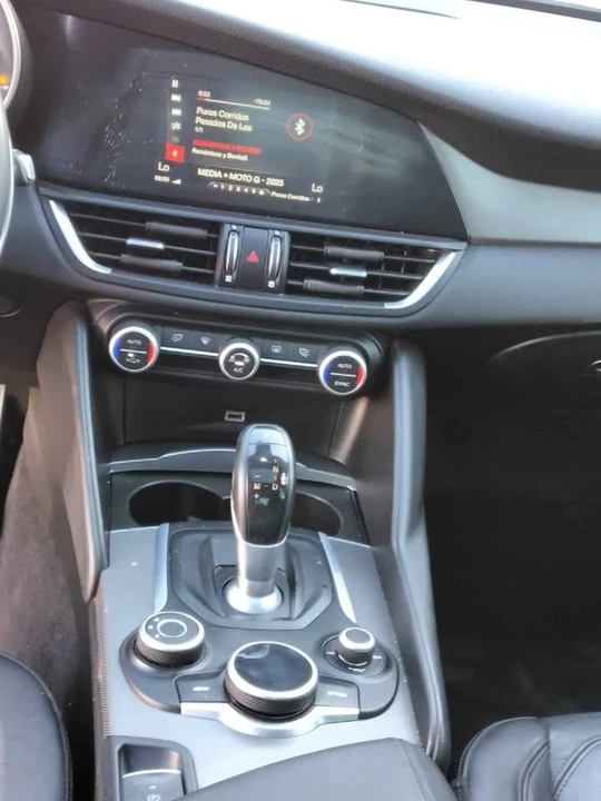 2019 Alfa Romeo Giulia - Image 10 of 20