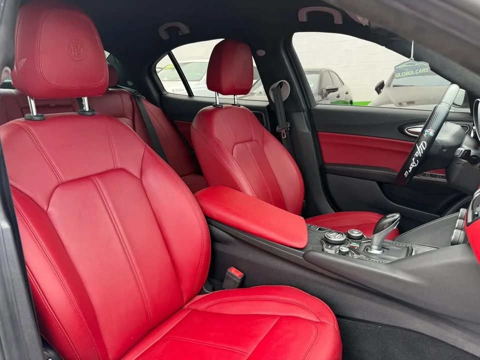 2019 Alfa Romeo Giulia - Image 13 of 16