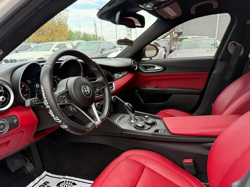 2019 Alfa Romeo Giulia - Image 8 of 16