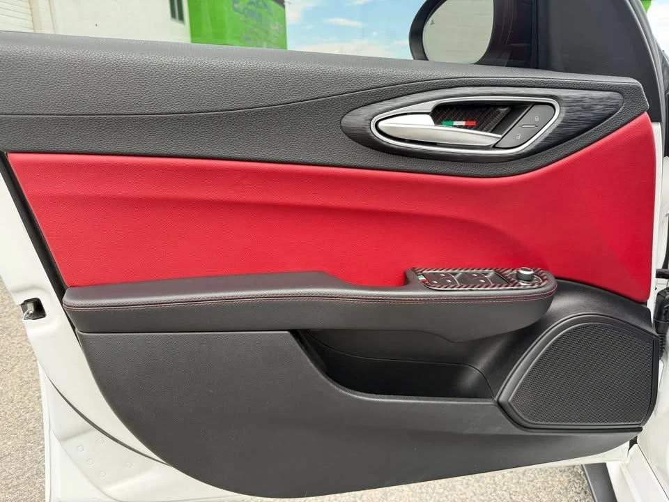 2019 Alfa Romeo Giulia - Image 9 of 16