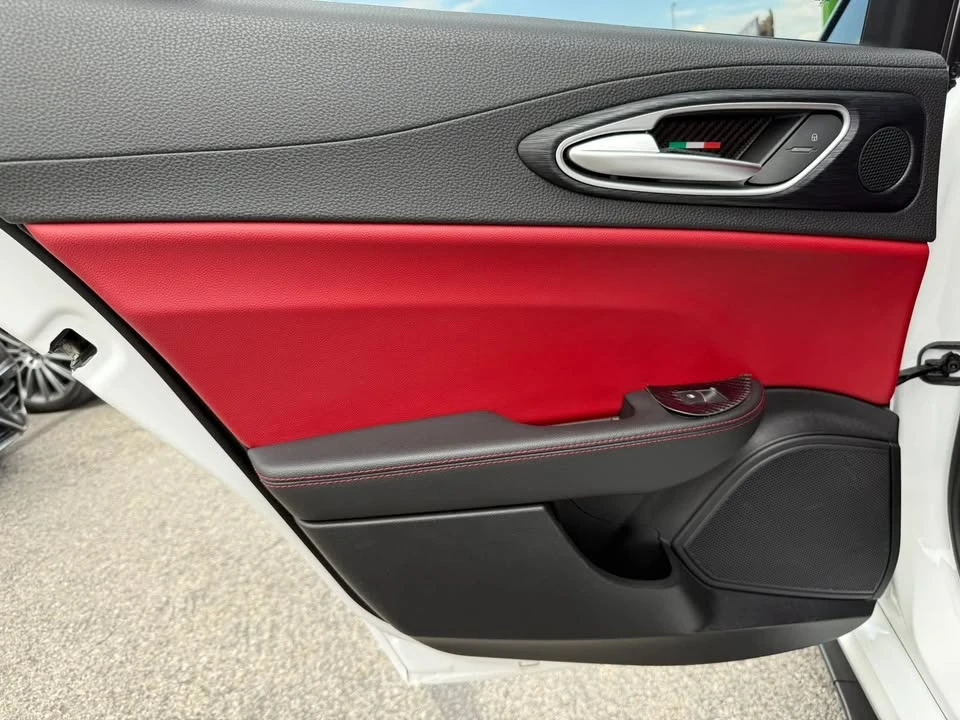 2019 Alfa Romeo Giulia - Image 11 of 16