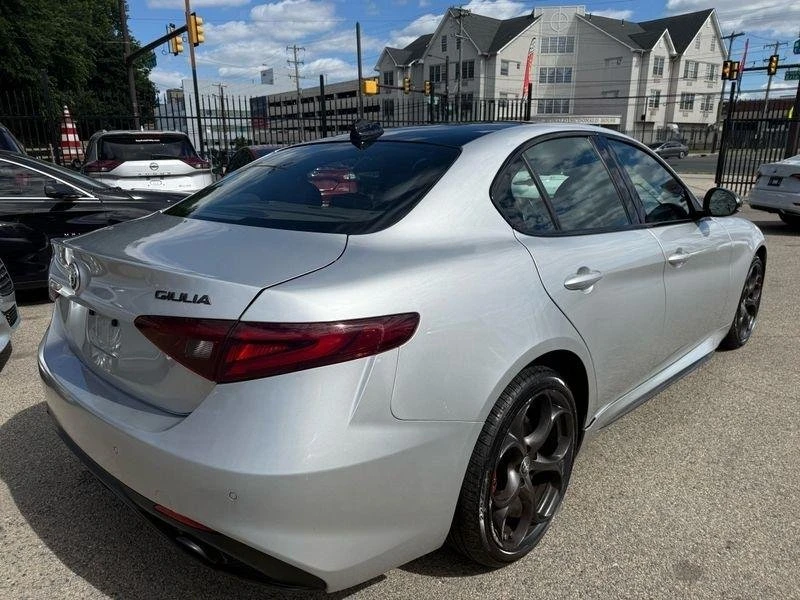 2019 Alfa Romeo Giulia - Image 5 of 20