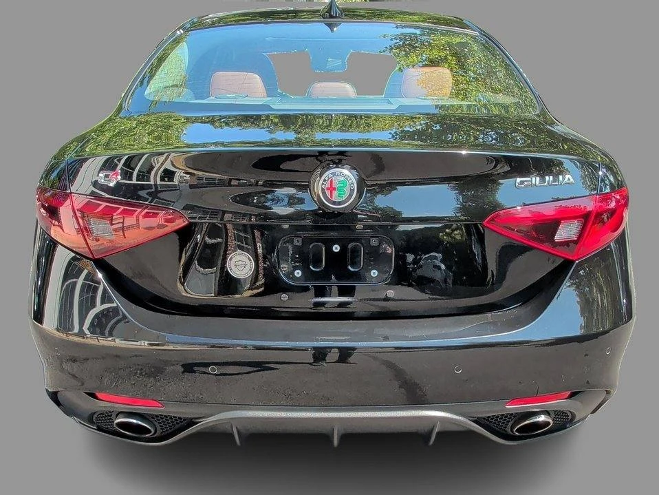 2019 Alfa Romeo Giulia - Image 18 of 20