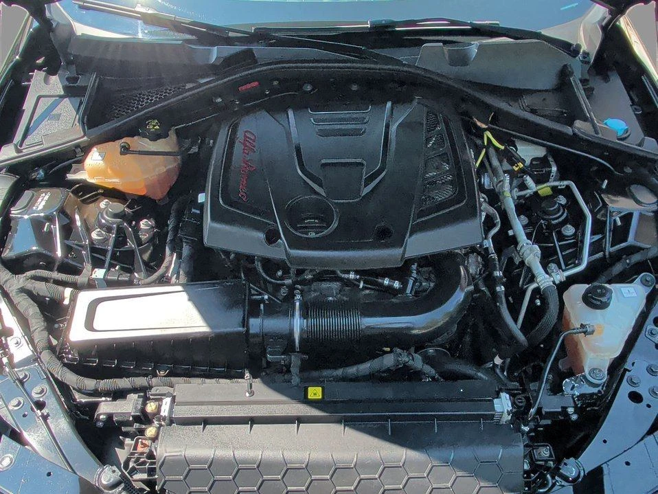 2019 Alfa Romeo Giulia - Image 16 of 20