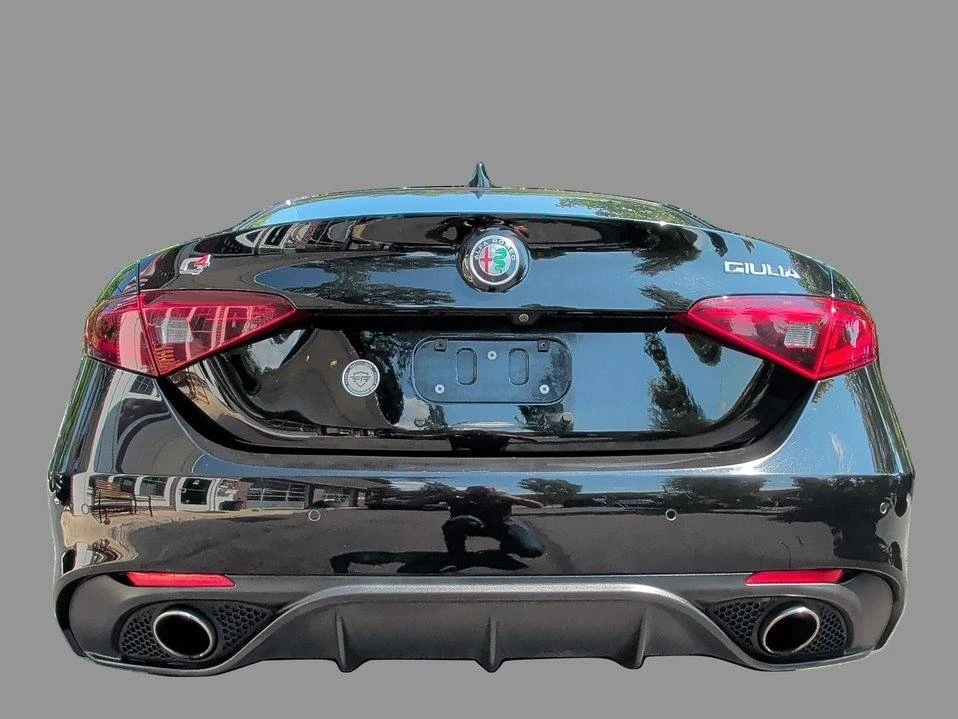 2019 Alfa Romeo Giulia - Image 17 of 20