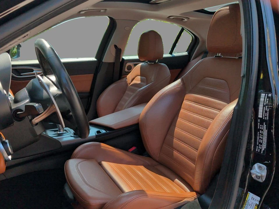 2019 Alfa Romeo Giulia - Image 9 of 20