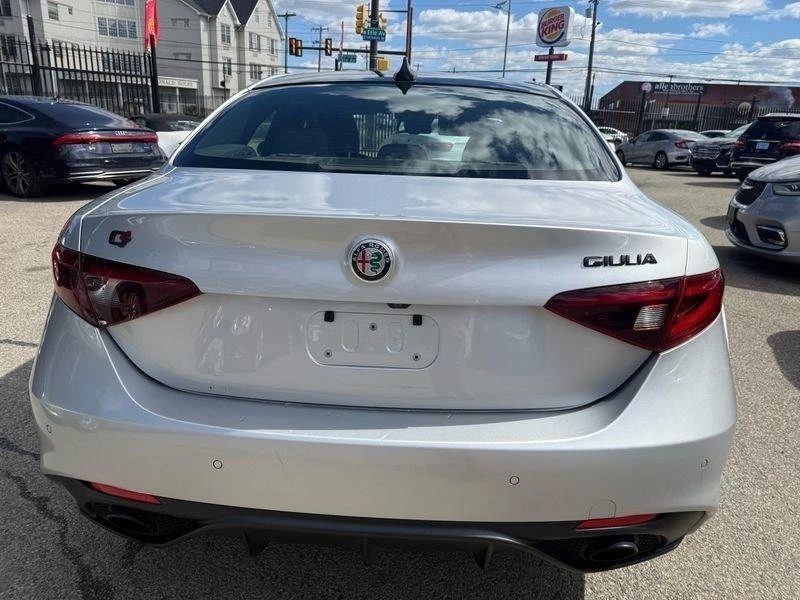2019 Alfa Romeo Giulia - Image 6 of 20