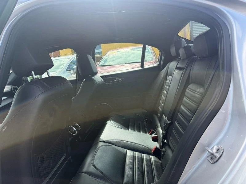 2019 Alfa Romeo Giulia - Image 15 of 20