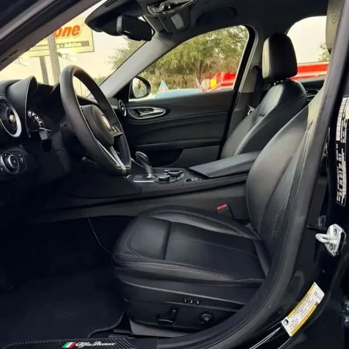 2019 Alfa Romeo Giulia - Image 8 of 13