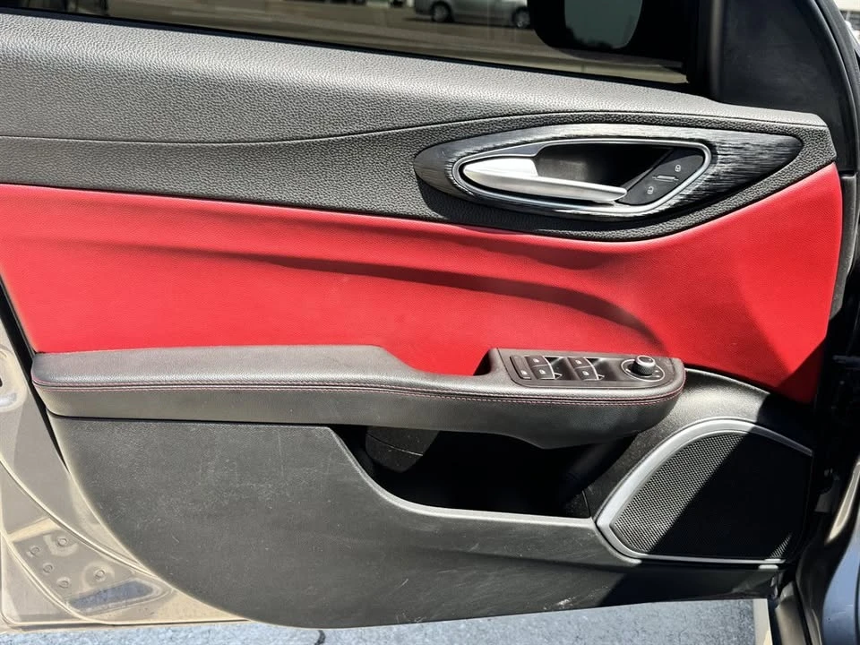 2019 Alfa Romeo Giulia - Image 13 of 13