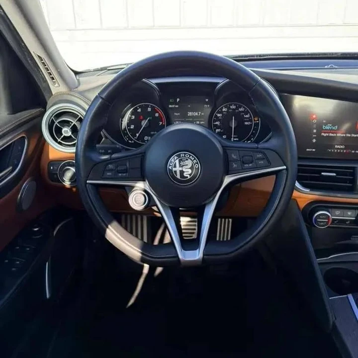 2019 Alfa Romeo Giulia - Image 11 of 19