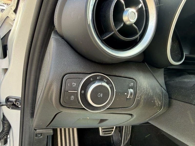 2019 Alfa Romeo Giulia - Image 18 of 20