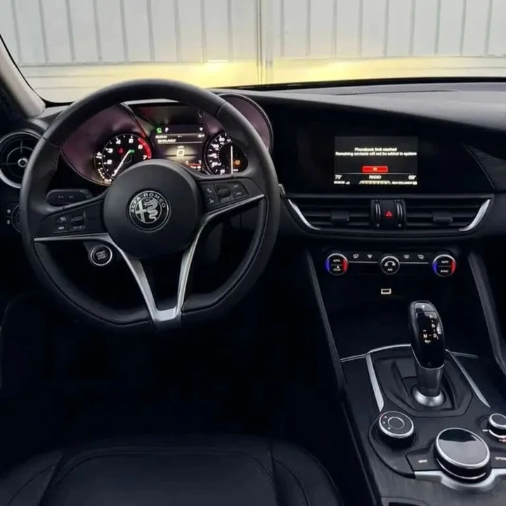 2019 Alfa Romeo Giulia - Image 9 of 13