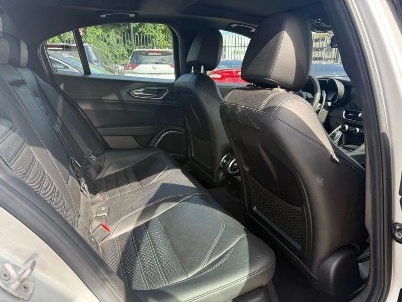 2019 Alfa Romeo Giulia - Image 10 of 20