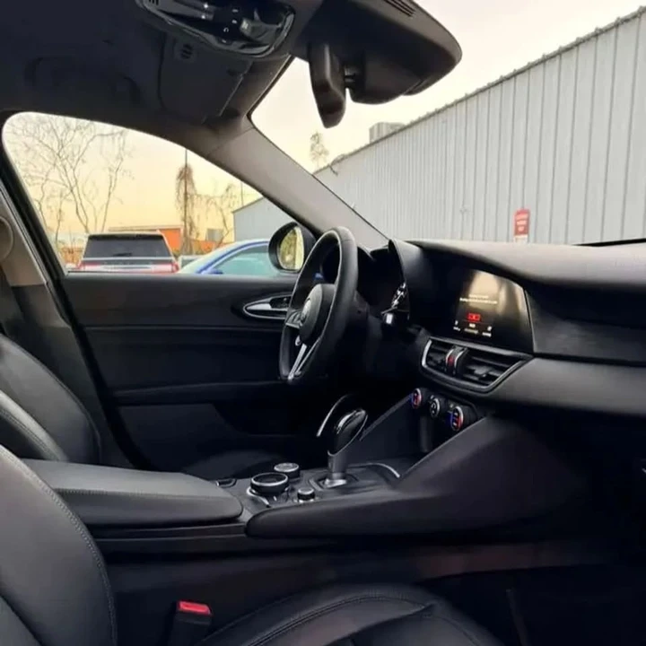 2019 Alfa Romeo Giulia - Image 11 of 13