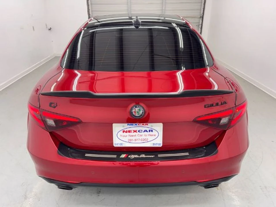 2019 Alfa Romeo Giulia - Image 6 of 20