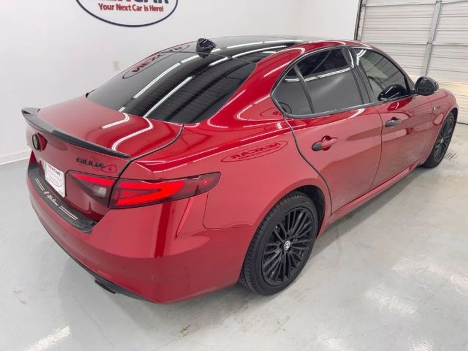 2019 Alfa Romeo Giulia - Image 7 of 20