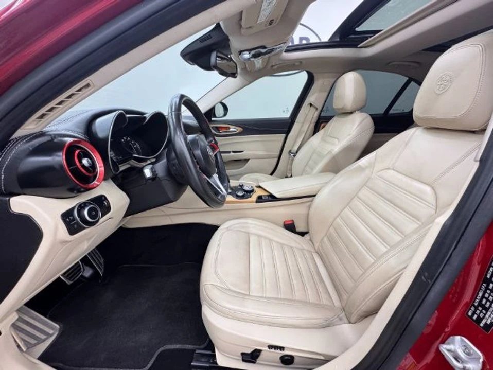 2019 Alfa Romeo Giulia - Image 18 of 20