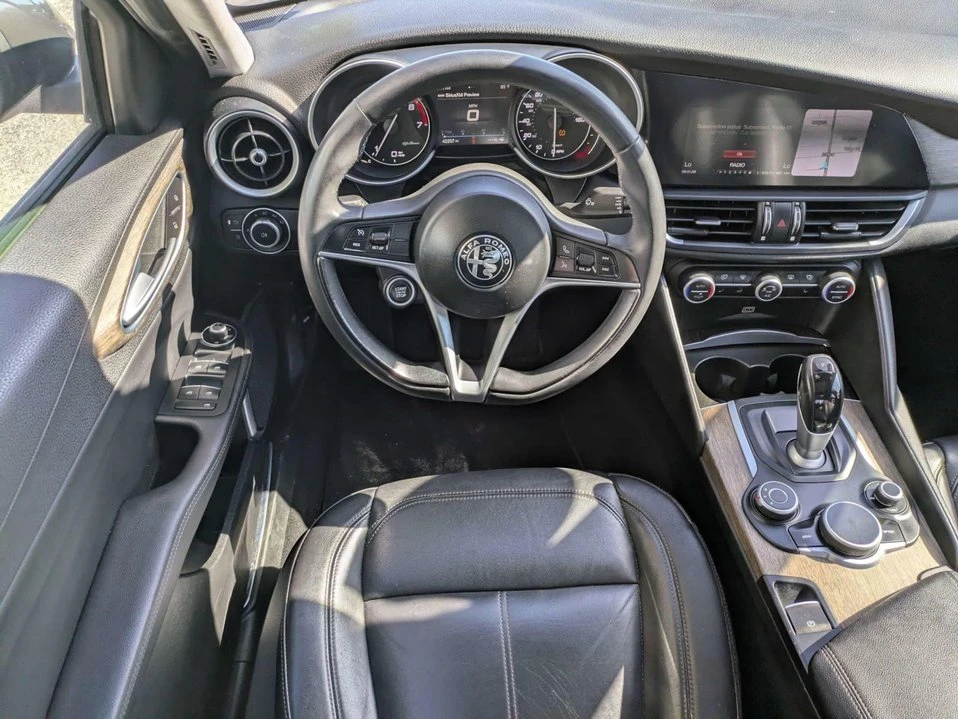 2019 Alfa Romeo Giulia - Image 14 of 20