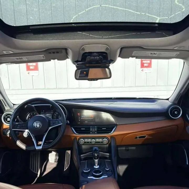 2019 Alfa Romeo Giulia - Image 11 of 19