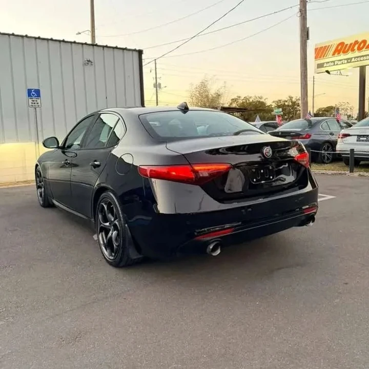 2019 Alfa Romeo Giulia - Image 5 of 13