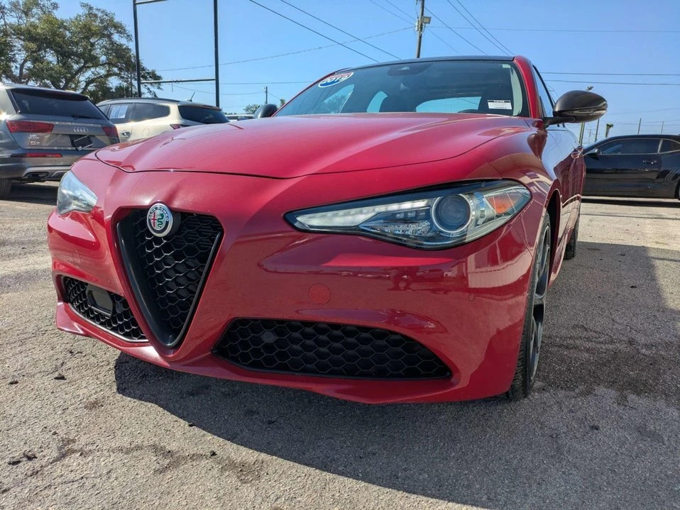 2019 Alfa Romeo Giulia - Image 7 of 20