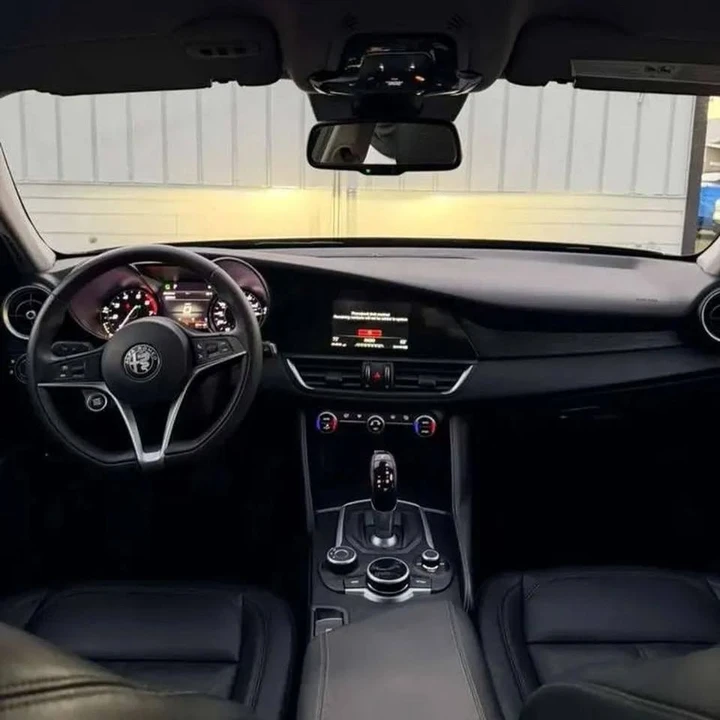 2019 Alfa Romeo Giulia - Image 10 of 13
