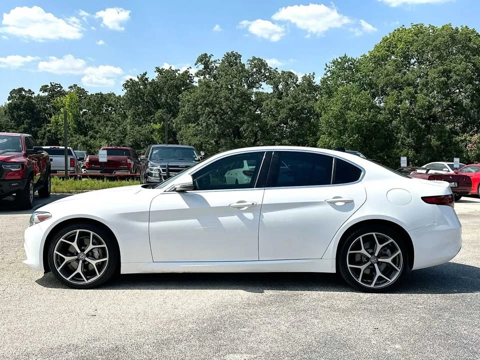 2019 Alfa Romeo Giulia - Image 12 of 20